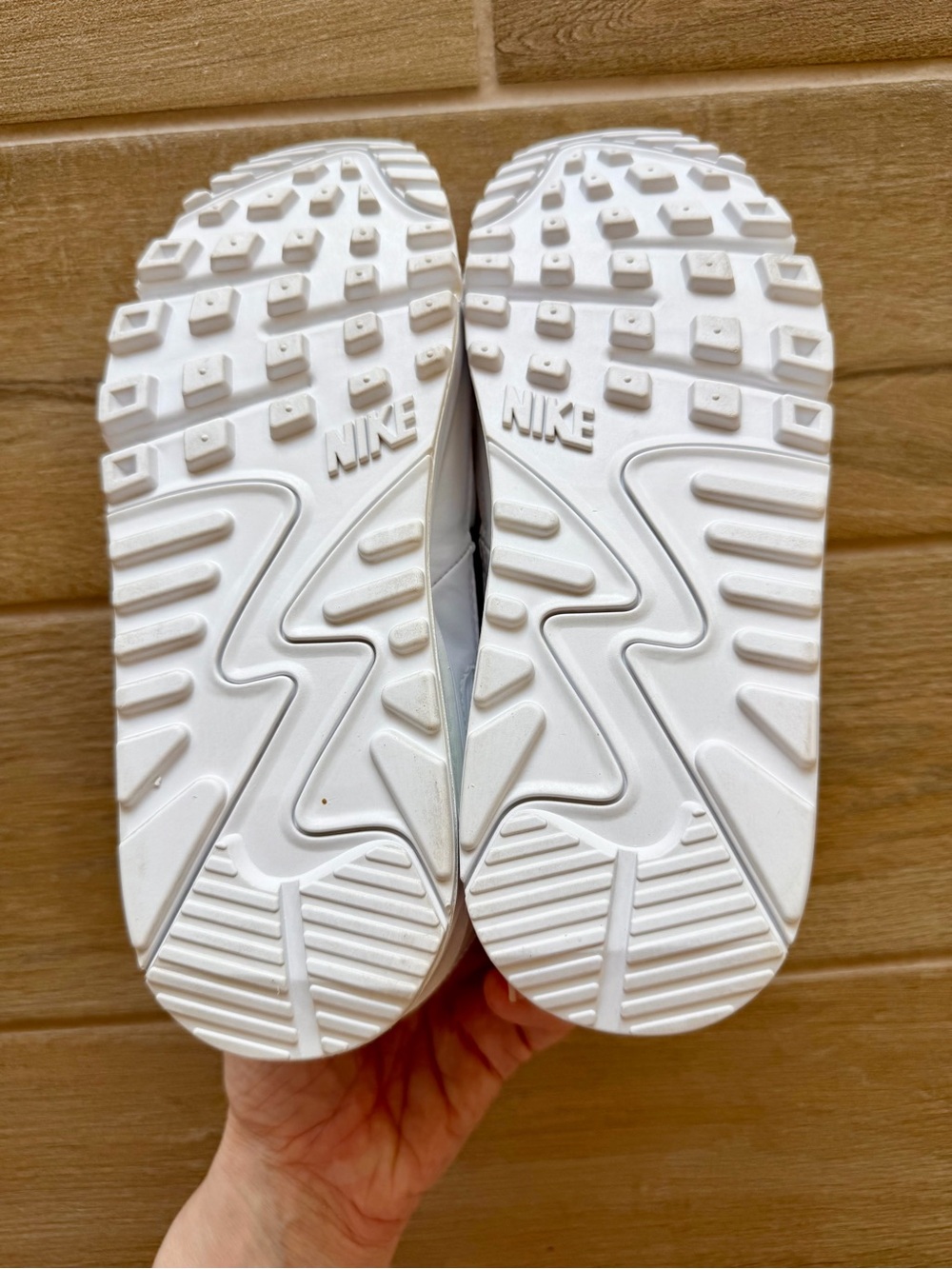 Nike Womens Air Max White & Black Sneakers Size 6.5 - Picture 4 of 4